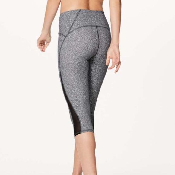 Lululemon Train Times Crop 17" - Fractal Alpine White Black - Picture 2 of 11